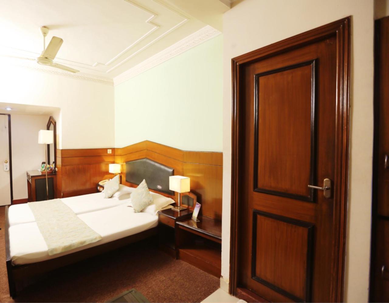 Hotel Collection O 64168 Vip International