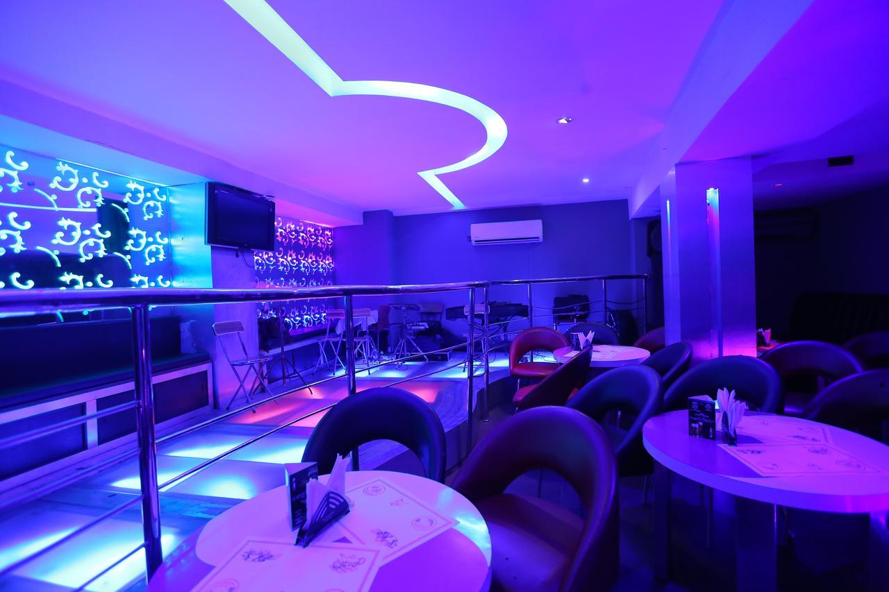 Hotel Collection O 64168 Vip International Kolkata